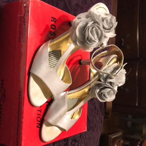 Women’s Heels - Picture 1 of 2